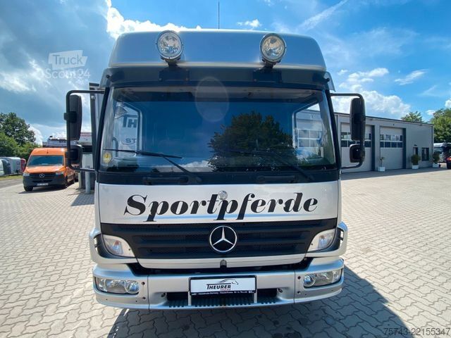 Camión de ganado MERCEDES-BENZ Atego 8180 3-4  Pferde  Wohnung