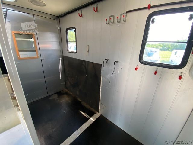 Camión de ganado MERCEDES-BENZ Atego 8180 3-4  Pferde  Wohnung