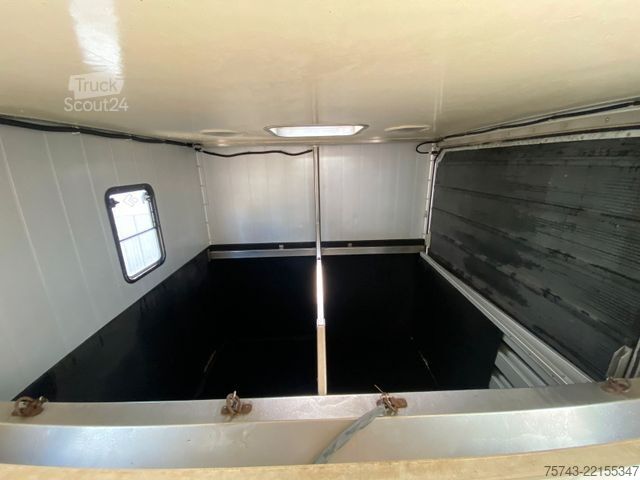 Camión de ganado MERCEDES-BENZ Atego 8180 3-4  Pferde  Wohnung