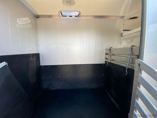 Camión de ganado MERCEDES-BENZ Atego 8180 3-4  Pferde  Wohnung