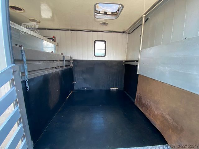 Camión de ganado MERCEDES-BENZ Atego 8180 3-4  Pferde  Wohnung
