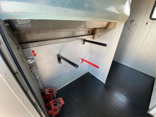 Camión de ganado MERCEDES-BENZ Atego 8180 3-4  Pferde  Wohnung