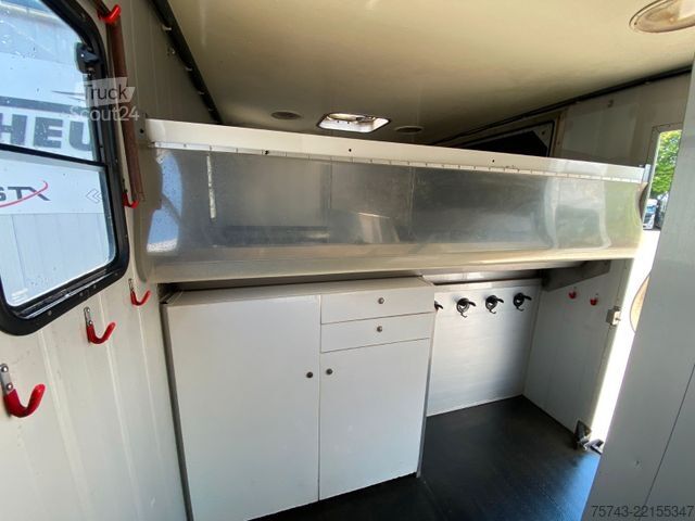 Camión de ganado MERCEDES-BENZ Atego 8180 3-4  Pferde  Wohnung