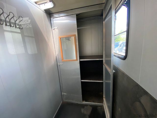 Camión de ganado MERCEDES-BENZ Atego 8180 3-4  Pferde  Wohnung