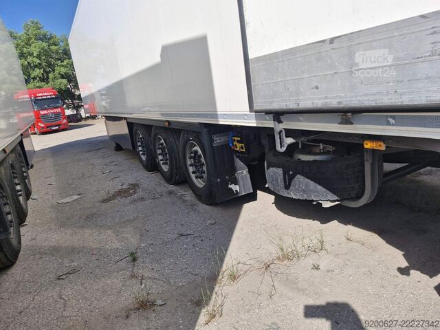 Hűtő félpótkocsi Schmitz Cargobull SCB S3