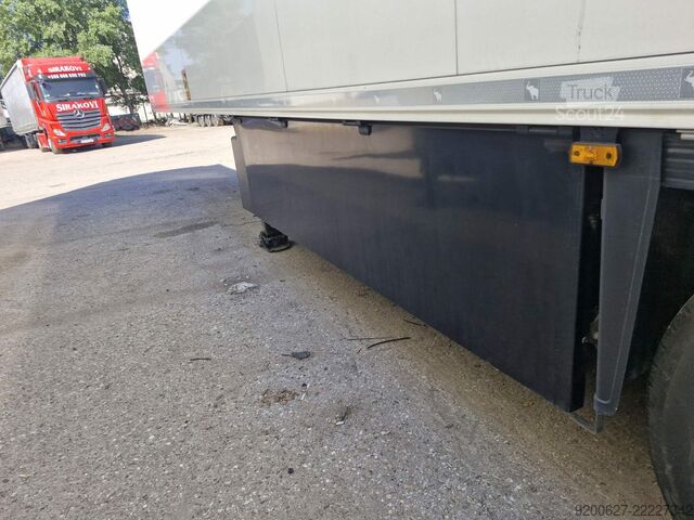 Hűtő félpótkocsi Schmitz Cargobull SCB S3