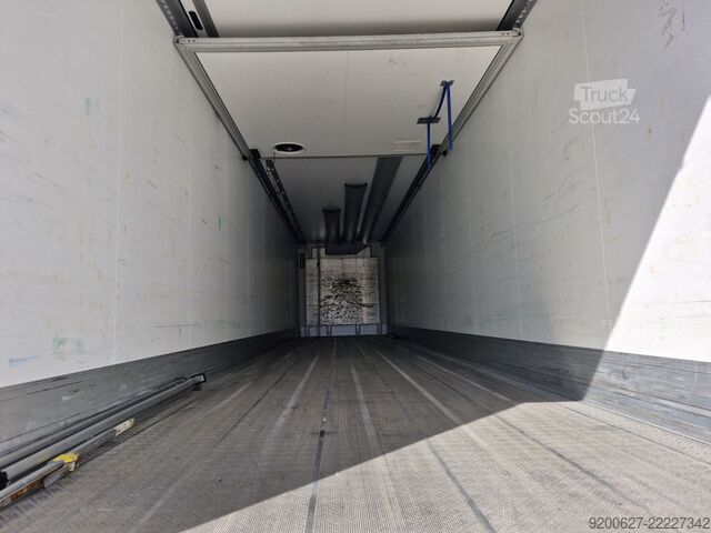 Hűtő félpótkocsi Schmitz Cargobull SCB S3