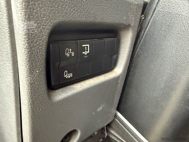 Samochód dostawczy z plandeką MERCEDES-BENZ 818L Atego Pritsche mit Bordwänden