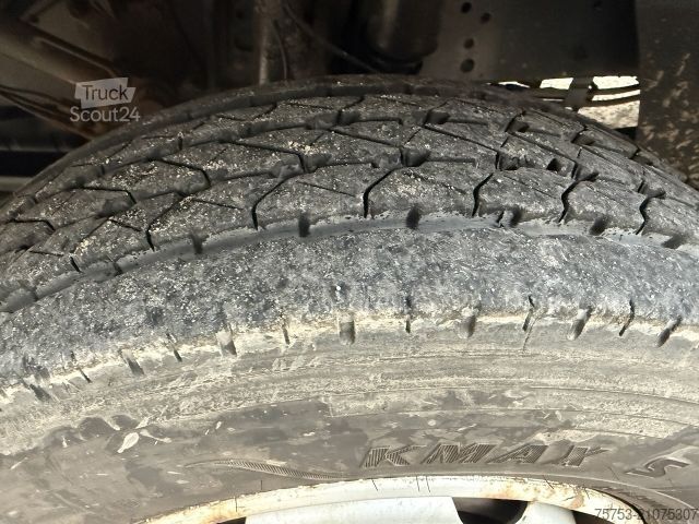 Samochód dostawczy z plandeką MERCEDES-BENZ 818L Atego Pritsche mit Bordwänden