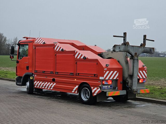 Car carrier van M.A.N. 8.220 TGL 8.8T BOTTIE LIFT 8T