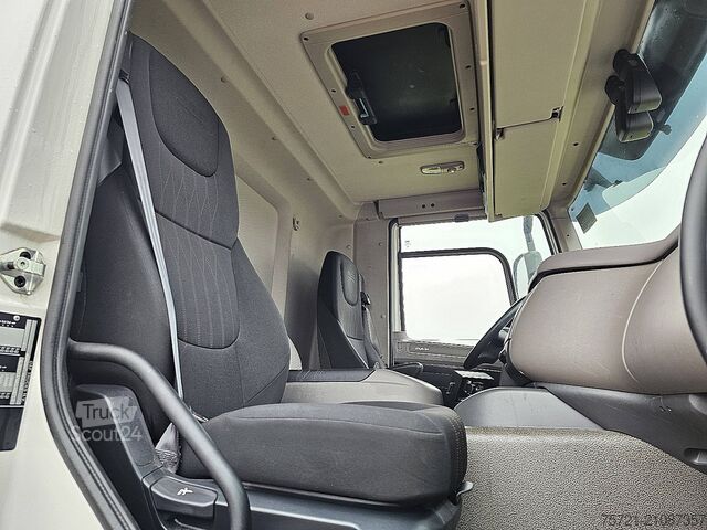 Tarpaulin DAF CF 260 19T TAILLIFT AIRCO