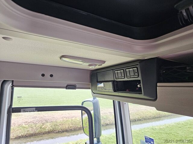 Tarpaulin DAF CF 260 19T TAILLIFT AIRCO