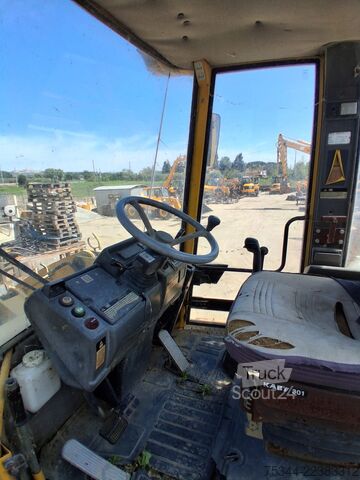  Komatsu WB98A-2
