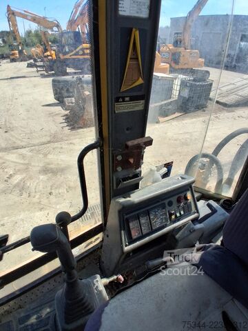  Komatsu WB98A-2