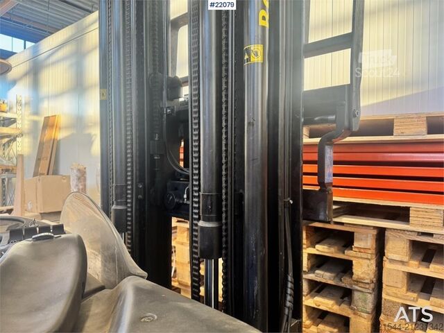 Carrello elevatore Rocla S16 reach truck with charger