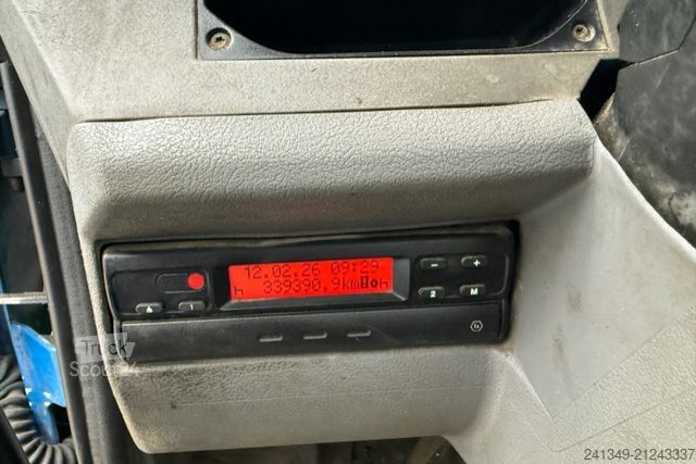 Tipper truck RENAULT Kerax 420 8x4 Thermokipper