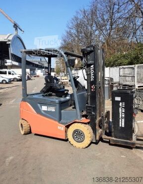 Empilhador Toyota traigo 8FBMKT25