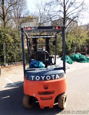 Empilhador Toyota traigo 8FBMKT25