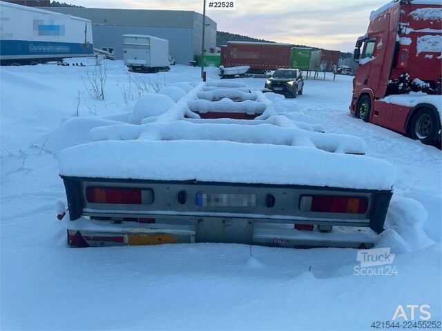 Transport de conteneurs HFR KM 24 3-axle container trailer w/ two sets of tire