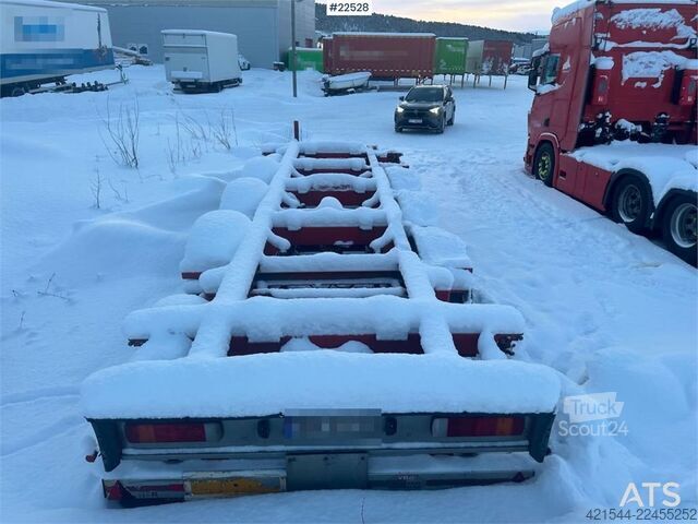 Transport de conteneurs HFR KM 24 3-axle container trailer w/ two sets of tire