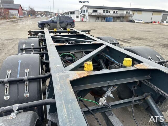 Контейнерные перевозки Fliegl 3 axle container trailer.