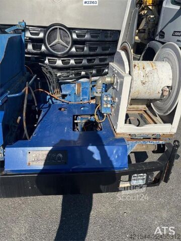 خلاط Mercedes-Benz Arocs with a Meyco Roadrunner concrete spray unit