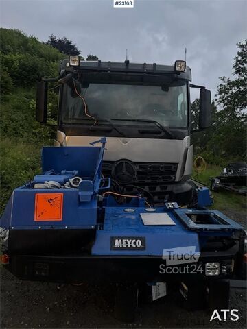خلاط Mercedes-Benz Arocs with a Meyco Roadrunner concrete spray unit