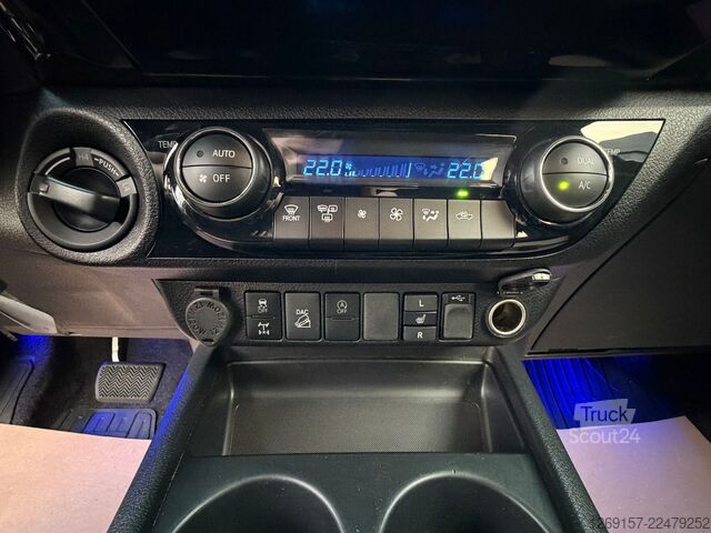 Ван TOYOTA Hilux 2,4D Double Cab Comfort 4x4 Hardtop Autom.