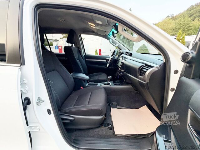 Ван TOYOTA Hilux 2,4D Double Cab Comfort 4x4 Hardtop Autom.