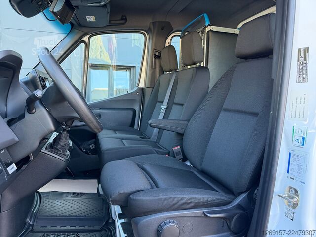 Фургон-шафа з фіранкою MERCEDES-BENZ Sprinter 519 CDI 3,0 V6 Pritsche Plane DoKa RWD