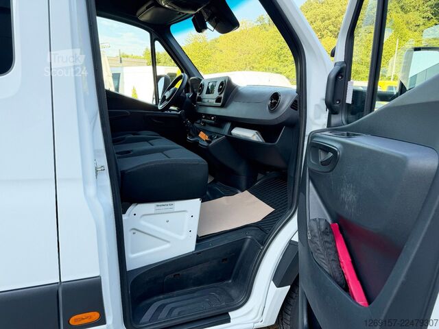 Фургон-шафа з фіранкою MERCEDES-BENZ Sprinter 519 CDI 3,0 V6 Pritsche Plane DoKa RWD