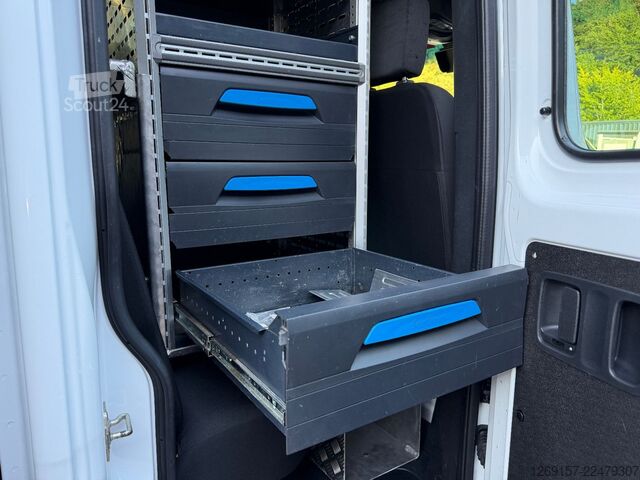Фургон-шафа з фіранкою MERCEDES-BENZ Sprinter 519 CDI 3,0 V6 Pritsche Plane DoKa RWD