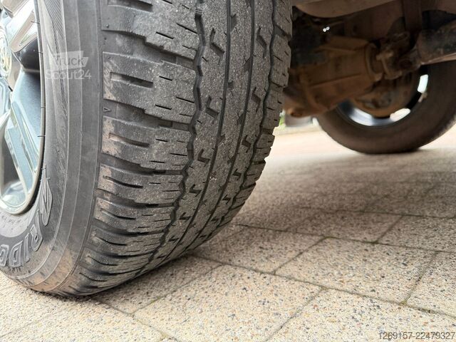 Furgons TOYOTA Hilux 2,4D Double Cab Comfort 4x4 Hardtop Autom.