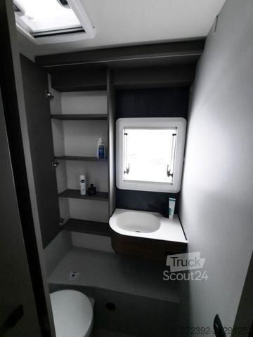 Polintegriran avtodom LMC Cruiser 750 EL Verfüg./Sparen Sie 8.121,- ¤