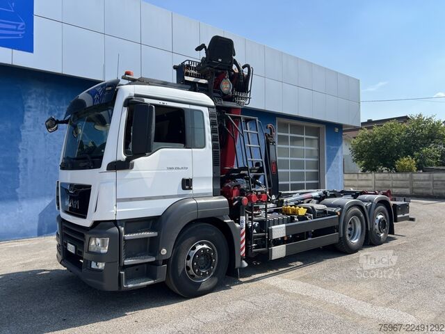 Camião de gancho com grua MAN TGS 26.470