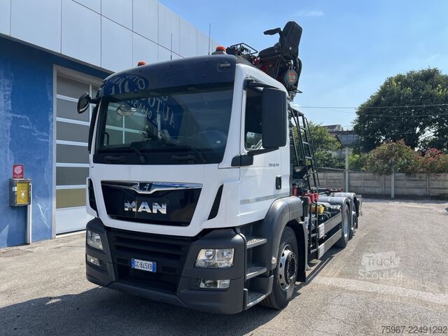 Camião de gancho com grua MAN TGS 26.470