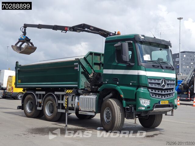 Camion-benne avec grue Mercedes Arocs 3342 Arocs 6X6 NL-Truck HMF 1643 Z-Crane ...