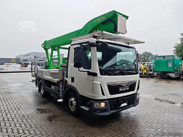 Dvižna ploščad Palfinger P300 KS MAN TGL 8.180 4x2