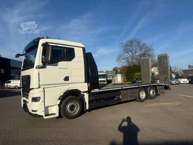 Ladbil med lad MAN TGX 26.440 6x2-4 LL Maschinen Transporter