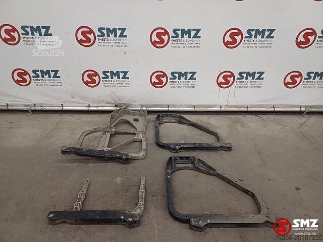 Pièce de châssis Renault Occ set sideskirt steunen Renault