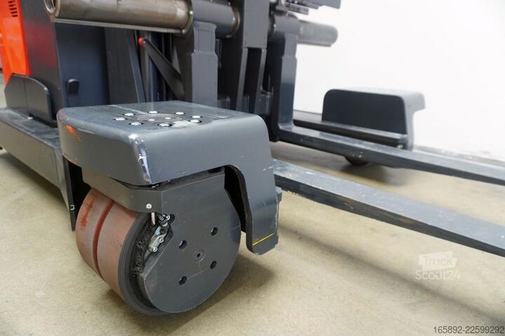 чотири-напрямний навантажувач Linde R 20 F