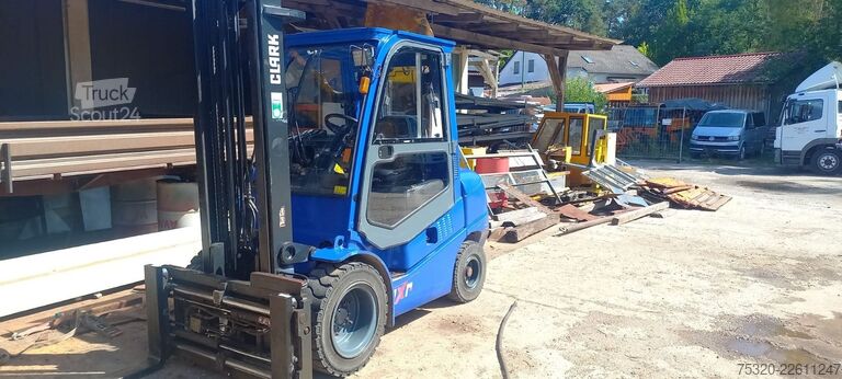Фронтальний навантажувач вилковий CLARK C 350