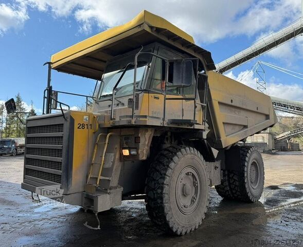 самосвал Komatsu HD325-7
