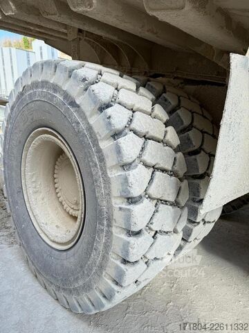 Pašizgāzējs kravas automobilis Caterpillar 775G