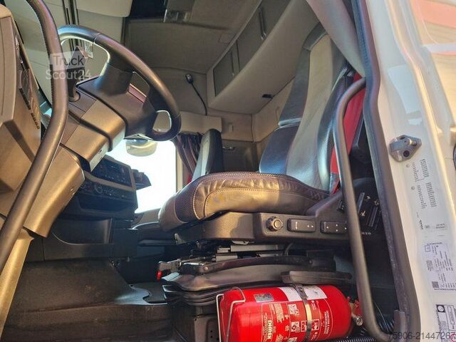 Tracteur routier standard Volvo FH