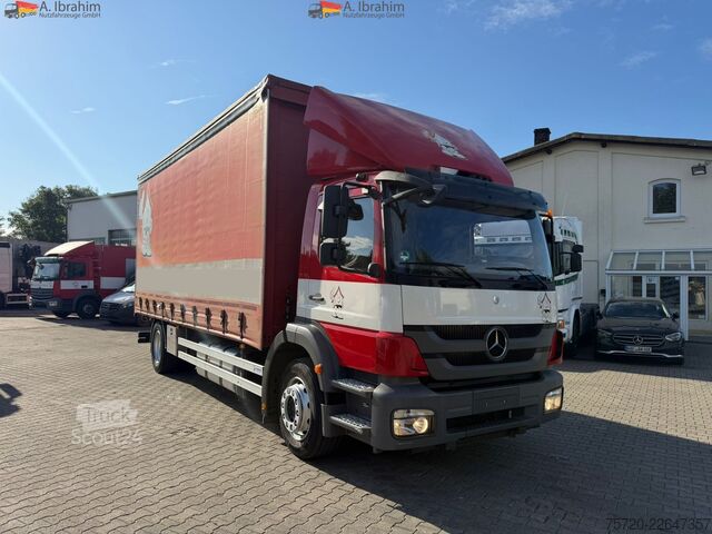 Tovorno vozilo s ravno platformo in ponjavo Mercedes-Benz Axor 1829L Staplerhalterung Schiebeplane Türen hinten