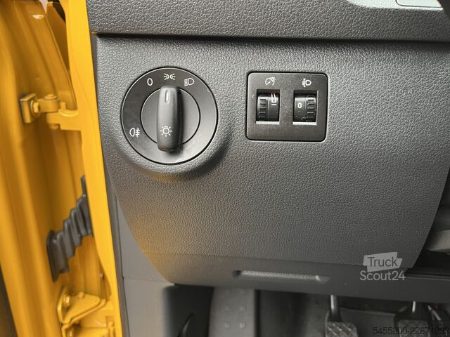Kombi med högt tak VW Caddy 2.0 TDI L1H1 Airco Cruise controle Parkee...
