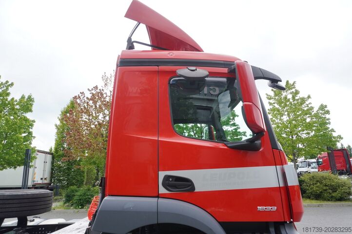 Vontatóegység Mercedes-Benz Actros 1833 tractor unit / 260 tho. km
