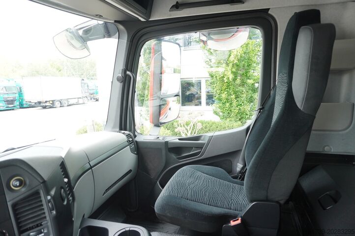 Vontatóegység Mercedes-Benz Actros 1833 tractor unit / 260 tho. km