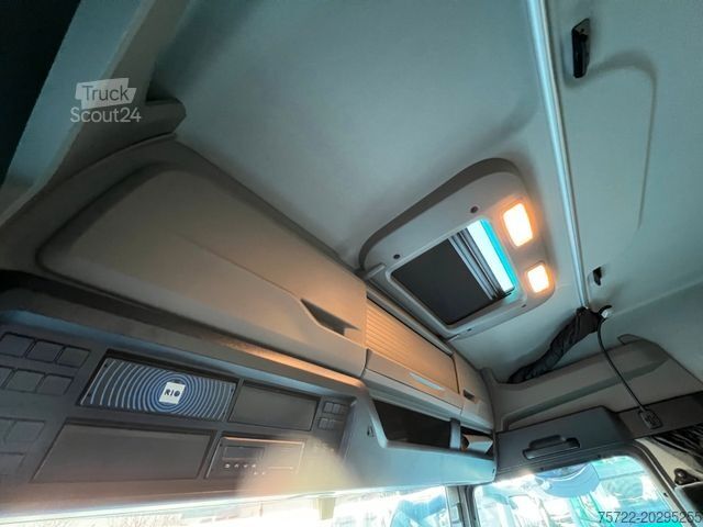 Kamion sa ravnom platformom MAN TGX 26.470 BL 6x2-4 Pritsche mit FassiF235 Kran